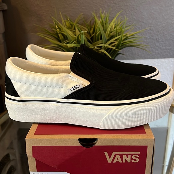 Vans Shoes - VANS WOMENS SIZE 6. PLATFORM, ULTRACUSH, NIB